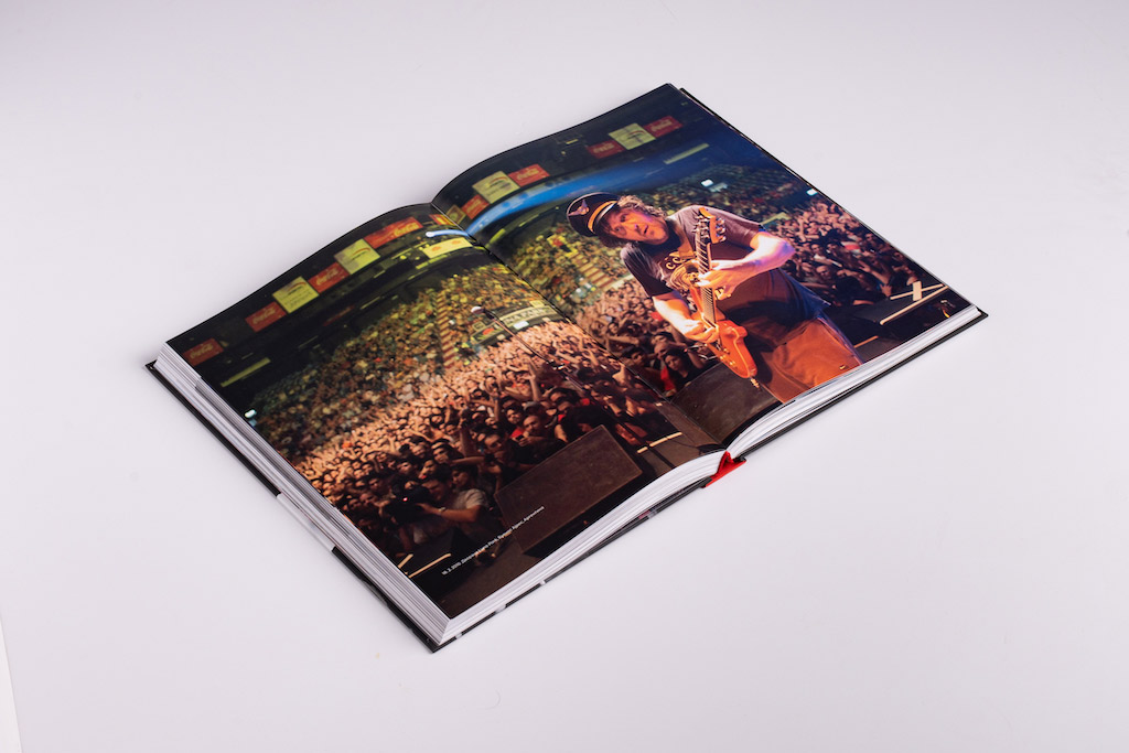 Emir Kusturica & The No Smoking Orchestra - 25 godina [fotomonografija] (knjiga)-2