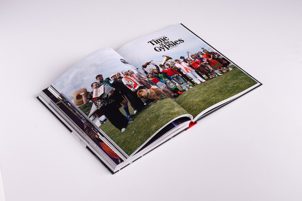 Emir Kusturica & The No Smoking Orchestra - 25 Years [photomonography] (book)-4